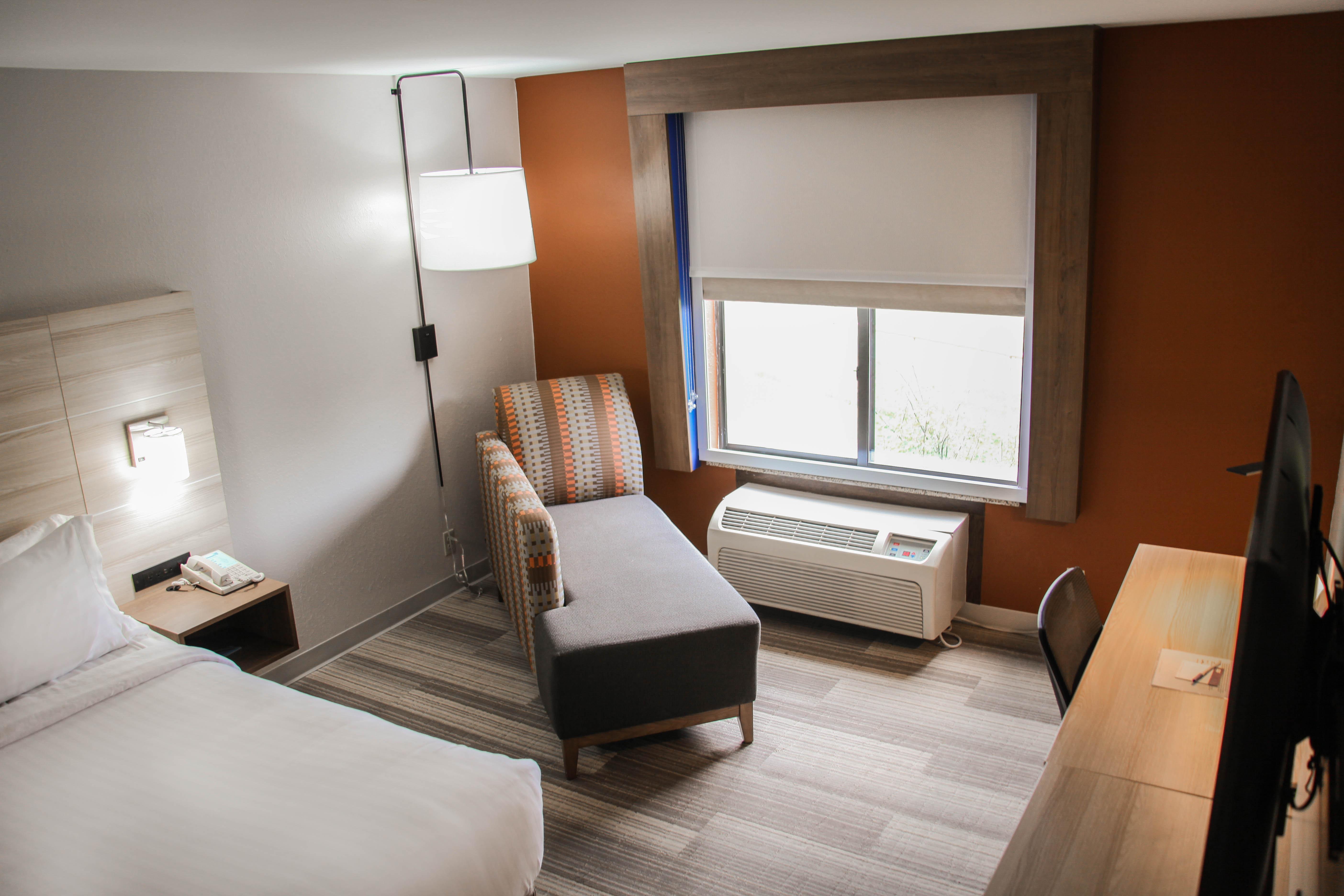 Holiday Inn Express Hotel & Suites Athens By Ihg Exterior photo