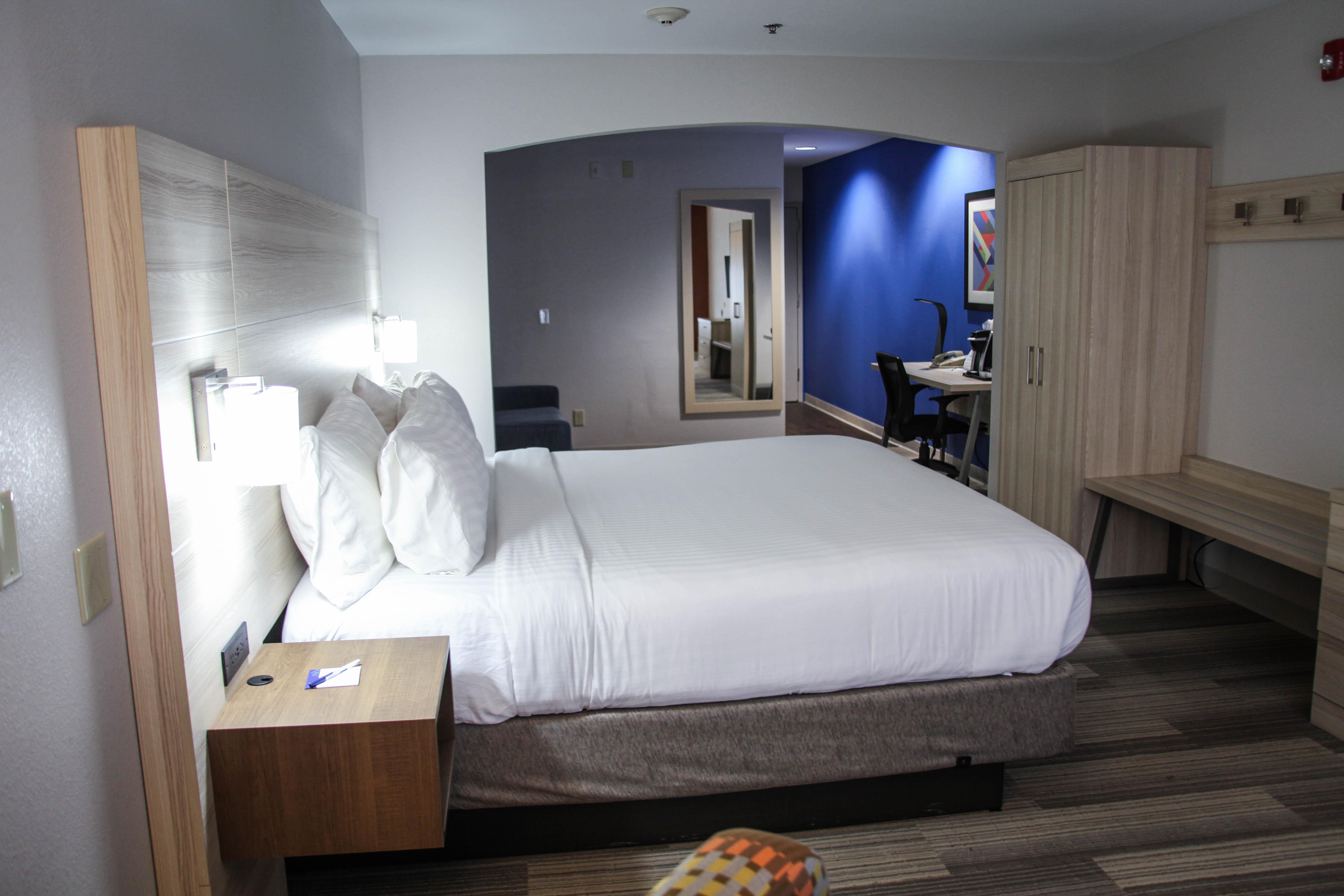 Holiday Inn Express Hotel & Suites Athens By Ihg Exterior photo