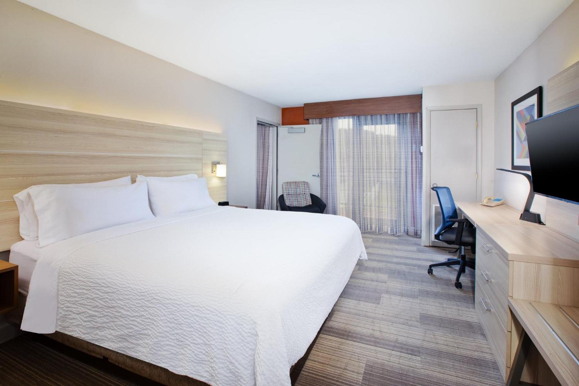 Holiday Inn Express Hotel & Suites Athens By Ihg Exterior photo