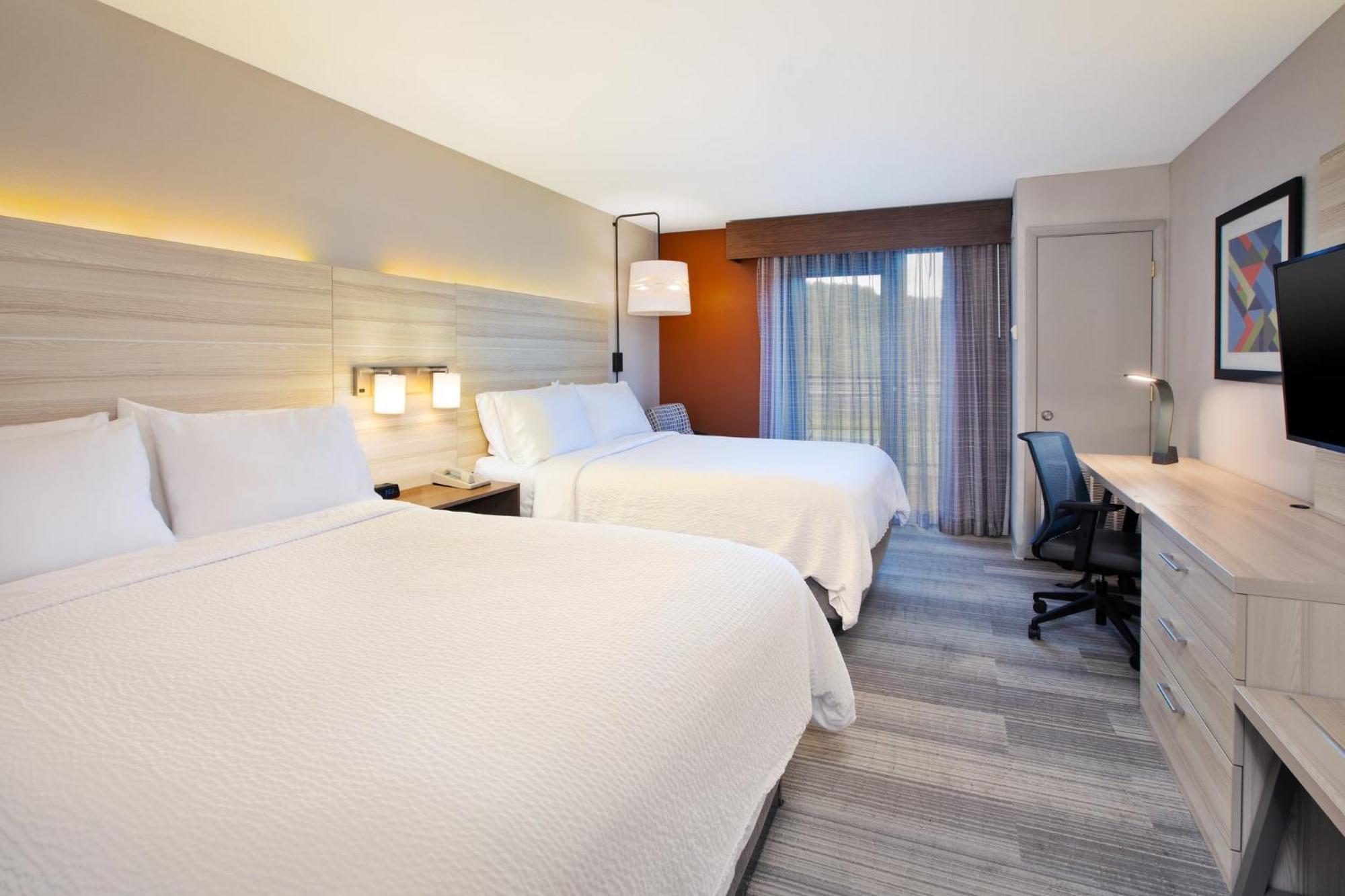 Holiday Inn Express Hotel & Suites Athens By Ihg Exterior photo