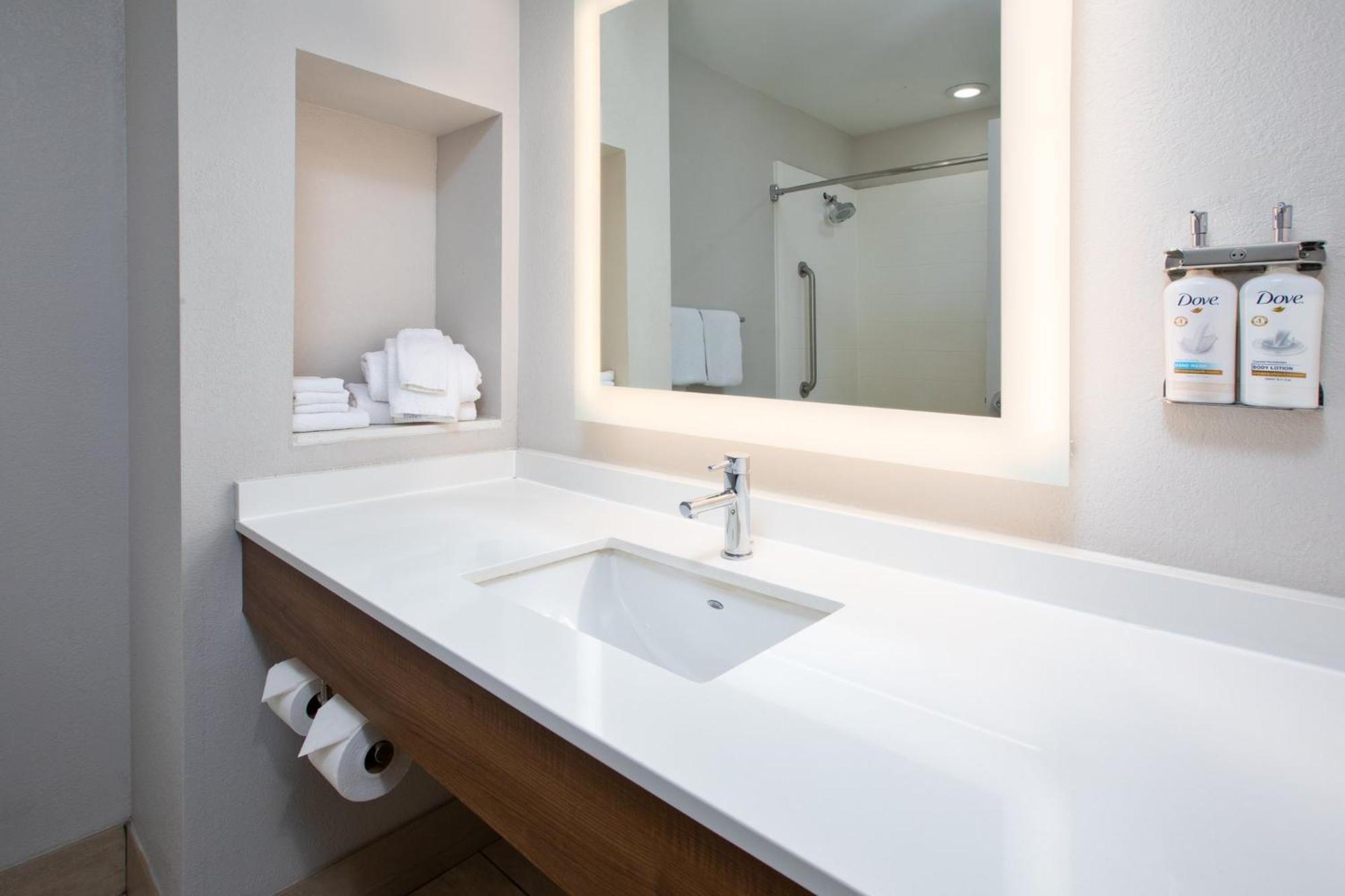 Holiday Inn Express Hotel & Suites Athens By Ihg Exterior photo