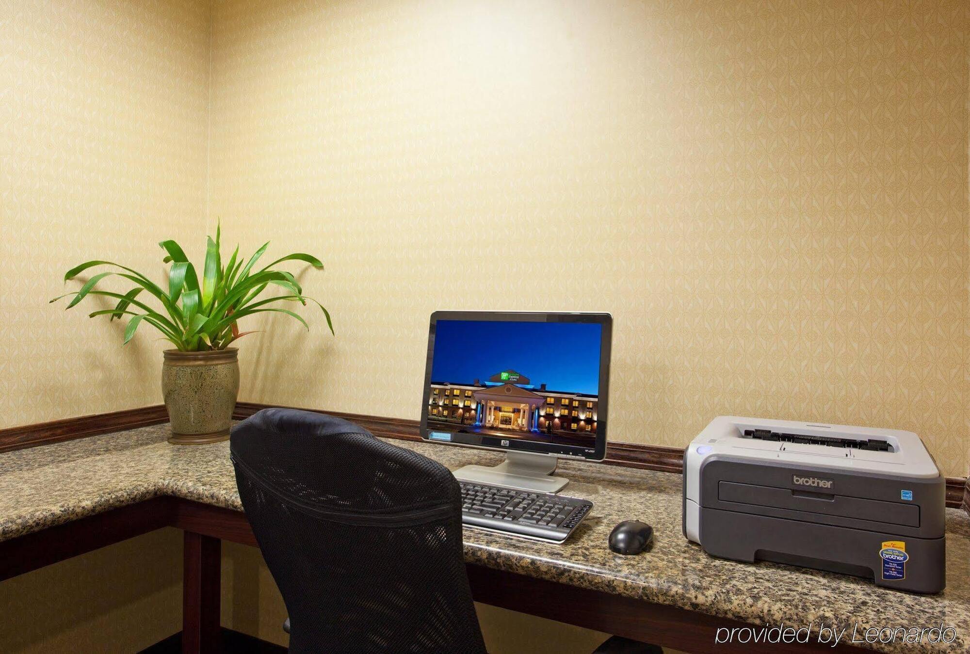 Holiday Inn Express Hotel & Suites Athens By Ihg Exterior photo